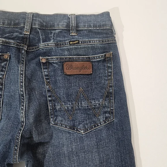 Wrangler Jean Shorts Womens 34x22 Slim Fit High Rise Cutoff Jorts - Picture 4 of 6